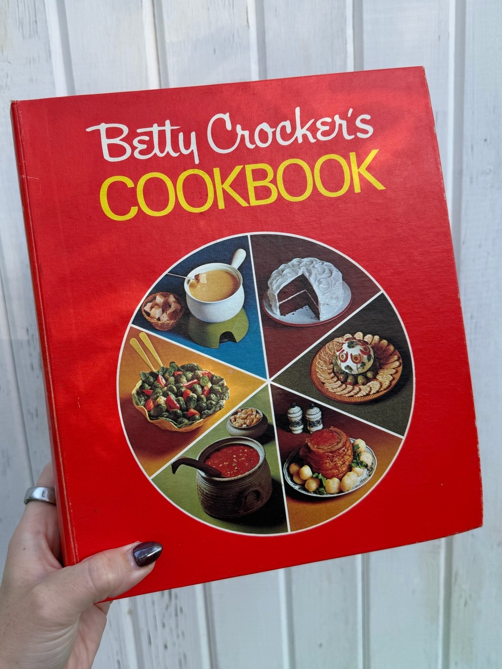 Vintage 1969 Betty Crocker’s Cookbook Red 5 Ring Binder 9800 Retro